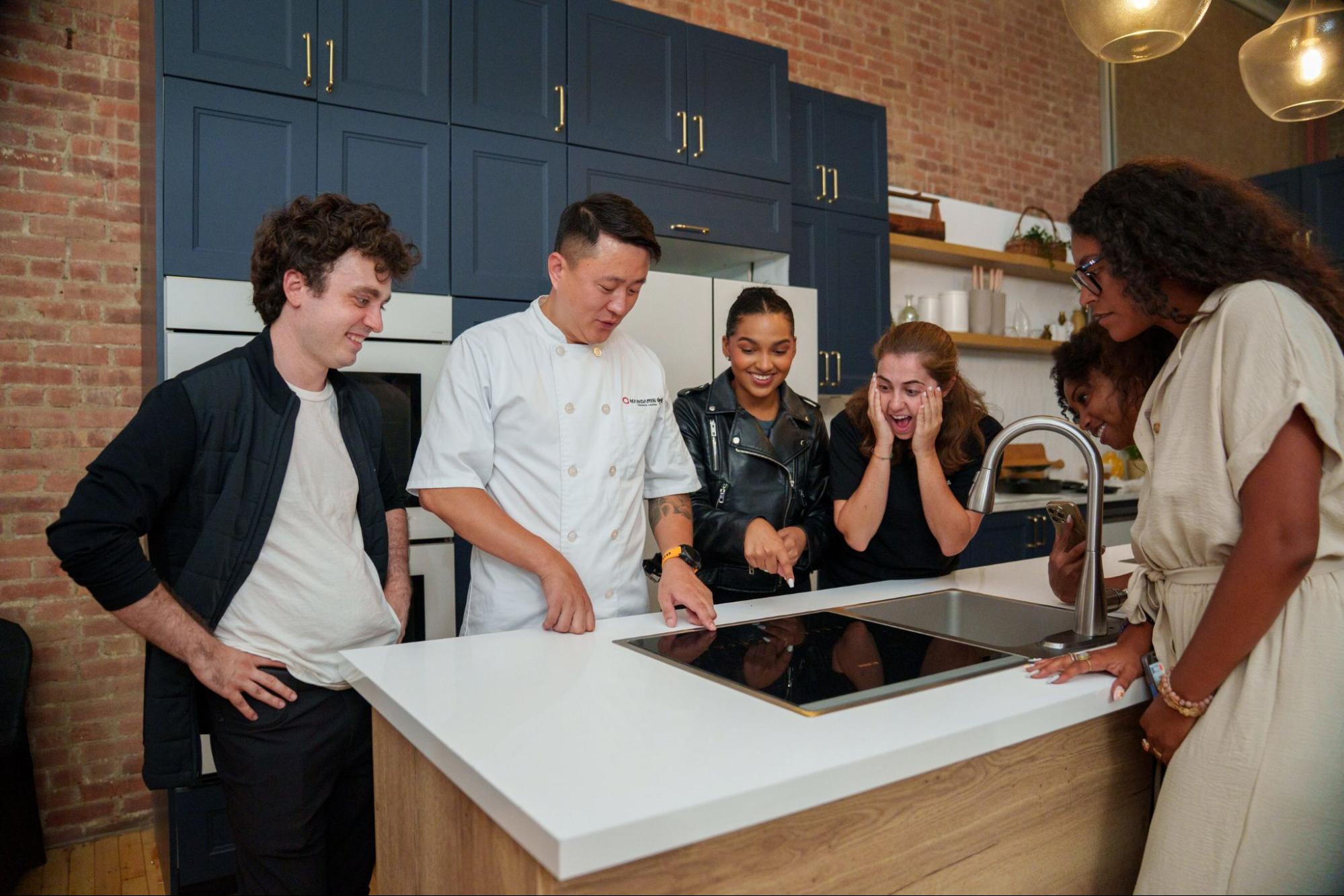 At NYC Food Event, a Chinese Dishwasher Steals the Show