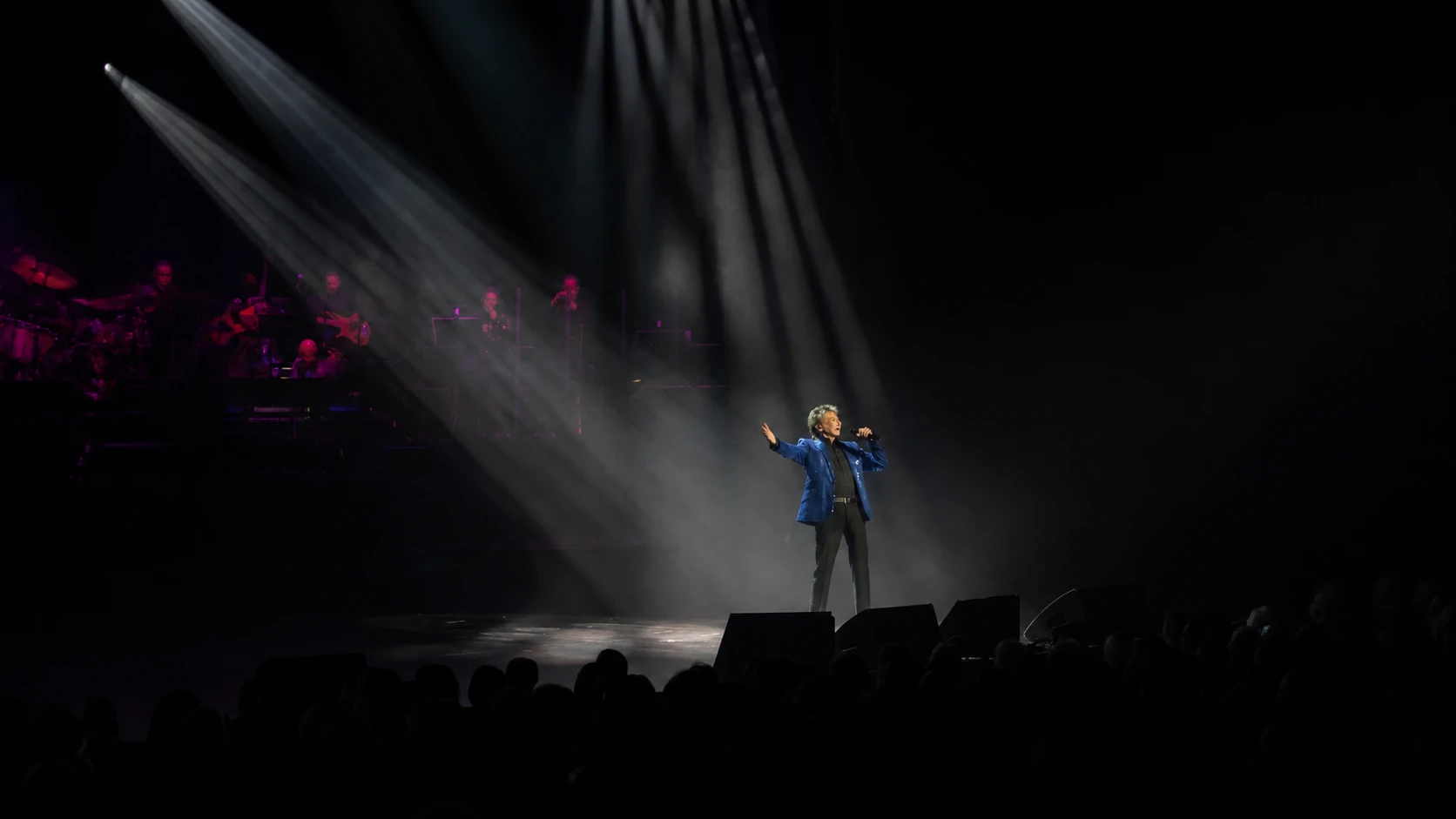Barry Manilow’s Westgate Return Reinforces Las Vegas Residency Model