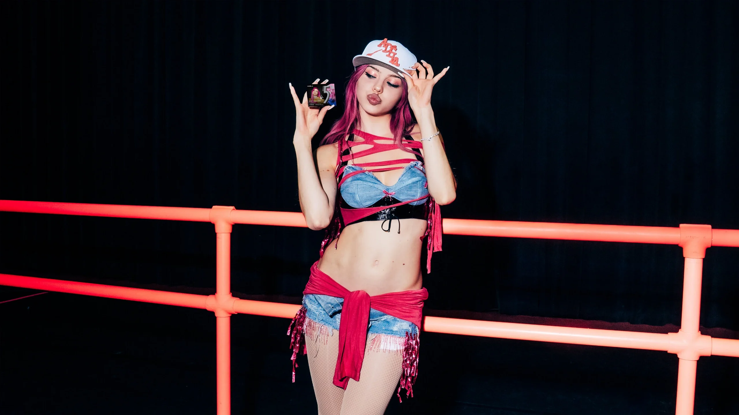 5 Gum Turns Chewed Product Into Stagewear And Charity Auction