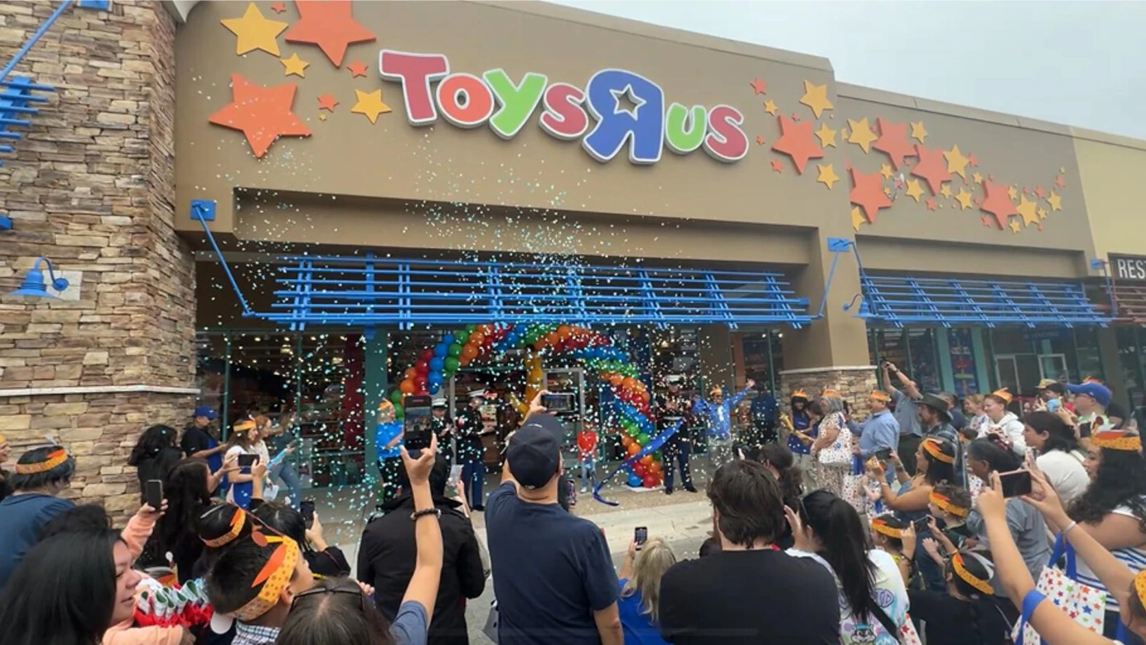Toys”R”Us Plans 120 New Stores as Retail Expansion Broadens Its Reach